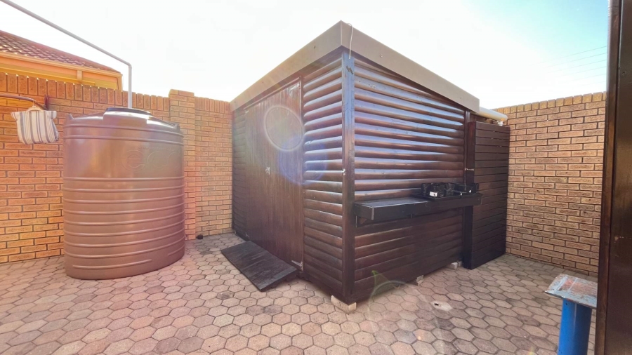3 Bedroom Property for Sale in Heiderand Western Cape